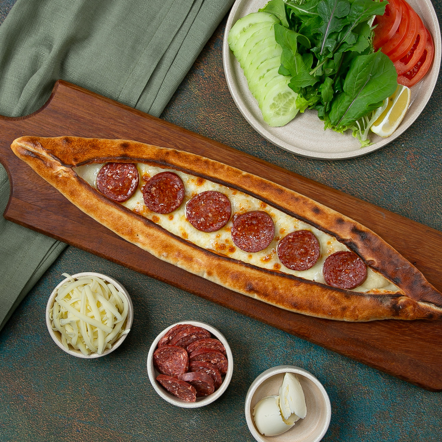Sucuklu Kaşarlı Pide
